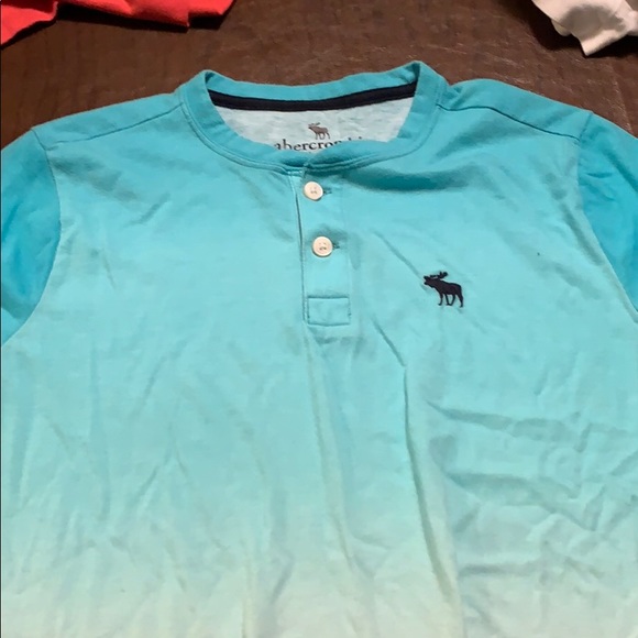 (2) Boys Abercrombie T Shirts - Picture 3 of 4